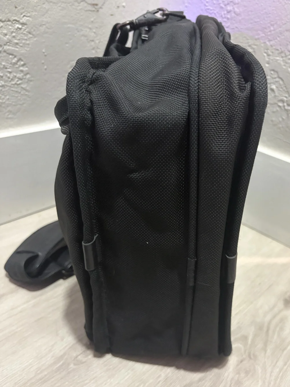 Tumi Men's Black Crossbody Travel Compact Carry On Bag Messenger Bag